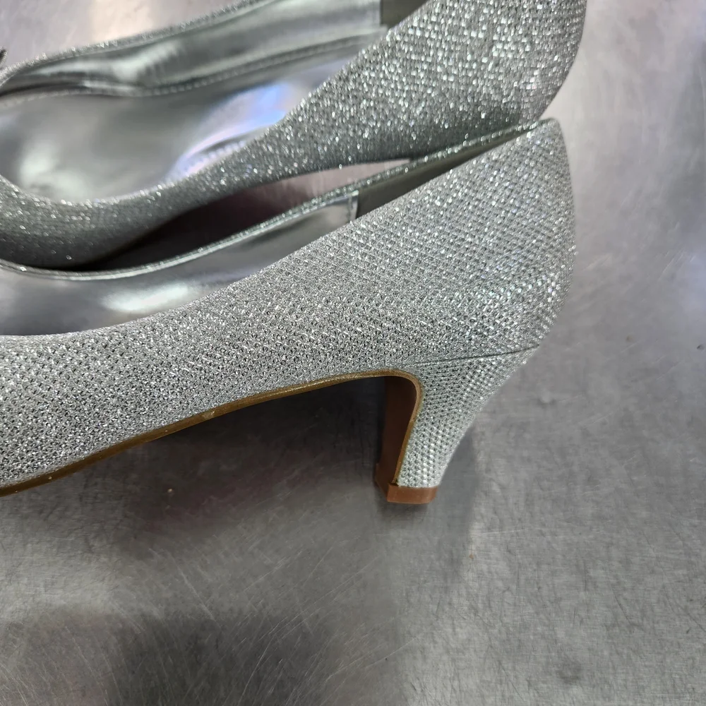 Natalie Silver Glitter Heel Pumps with C‎ Design On Front..size 9 Brand New